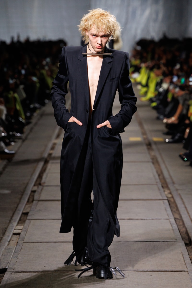 Alexander McQueen Fall Winter 2024 Paris Fashion Week menswear womenswear Seán McGirr runway show debut creative director