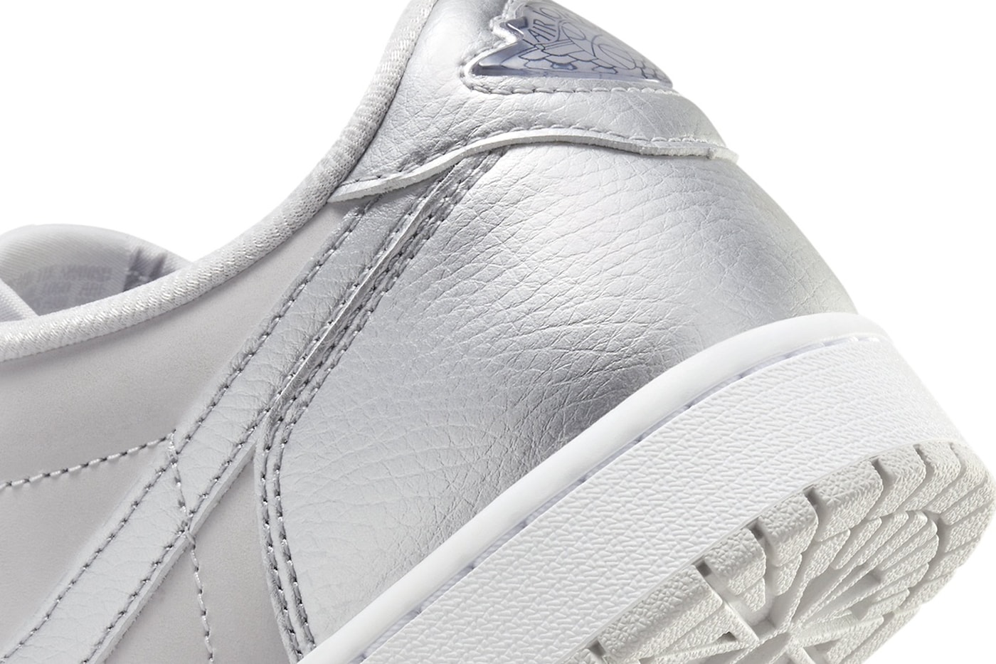 Official Look at the Air Jordan 1 Low OG "Metallic Silver" summer 2024 release info Neutral Grey/Metallic Silver-White nike swoos jumpman CZ0790-002