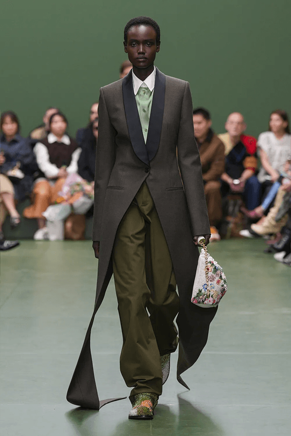 LOEWE Fall Winter 2024 Paris Fashion Week menswear womenswear Jonathan Anderson runway show