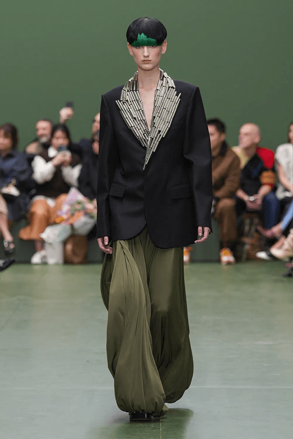 LOEWE Fall Winter 2024 Paris Fashion Week menswear womenswear Jonathan Anderson runway show