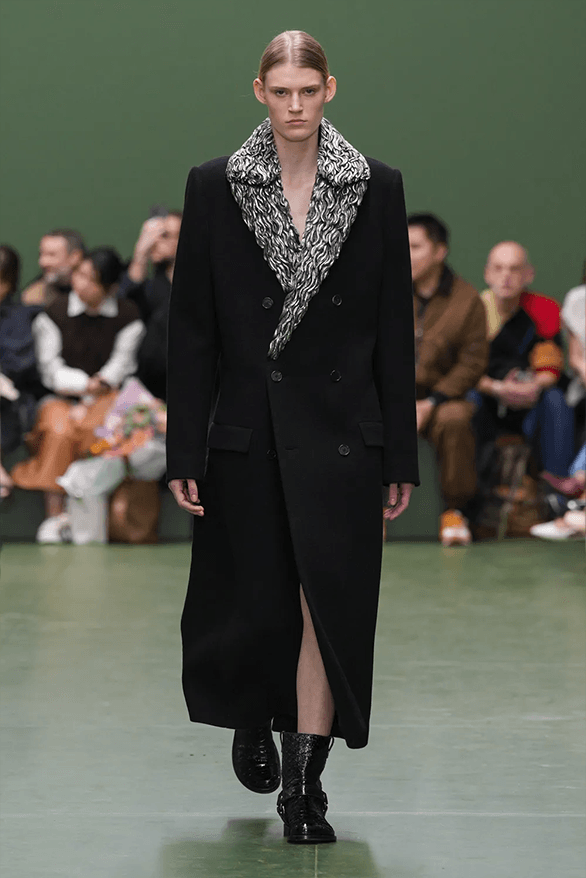 LOEWE Fall Winter 2024 Paris Fashion Week menswear womenswear Jonathan Anderson runway show