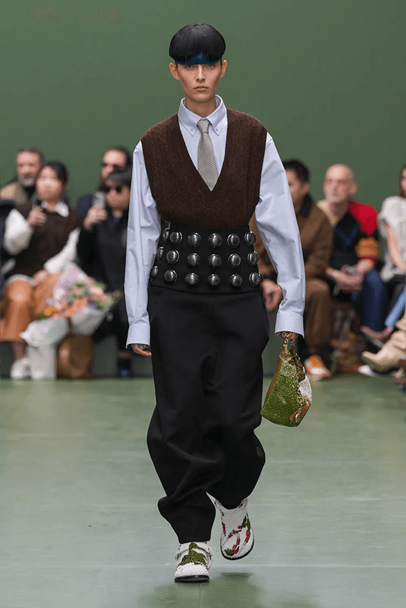 LOEWE Fall Winter 2024 Paris Fashion Week menswear womenswear Jonathan Anderson runway show