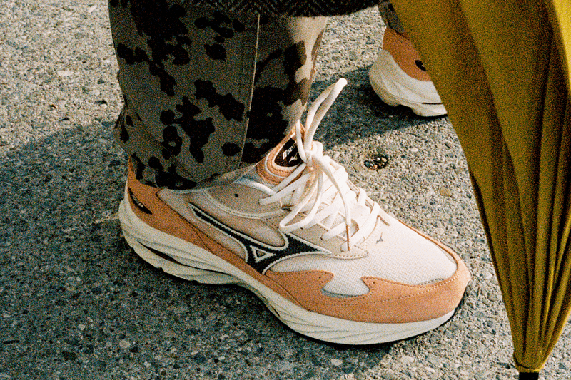 The Mizuno Wave Rider Beta Flourishes In "Sterling Blue," "White Sand," and "Peach Bloom"