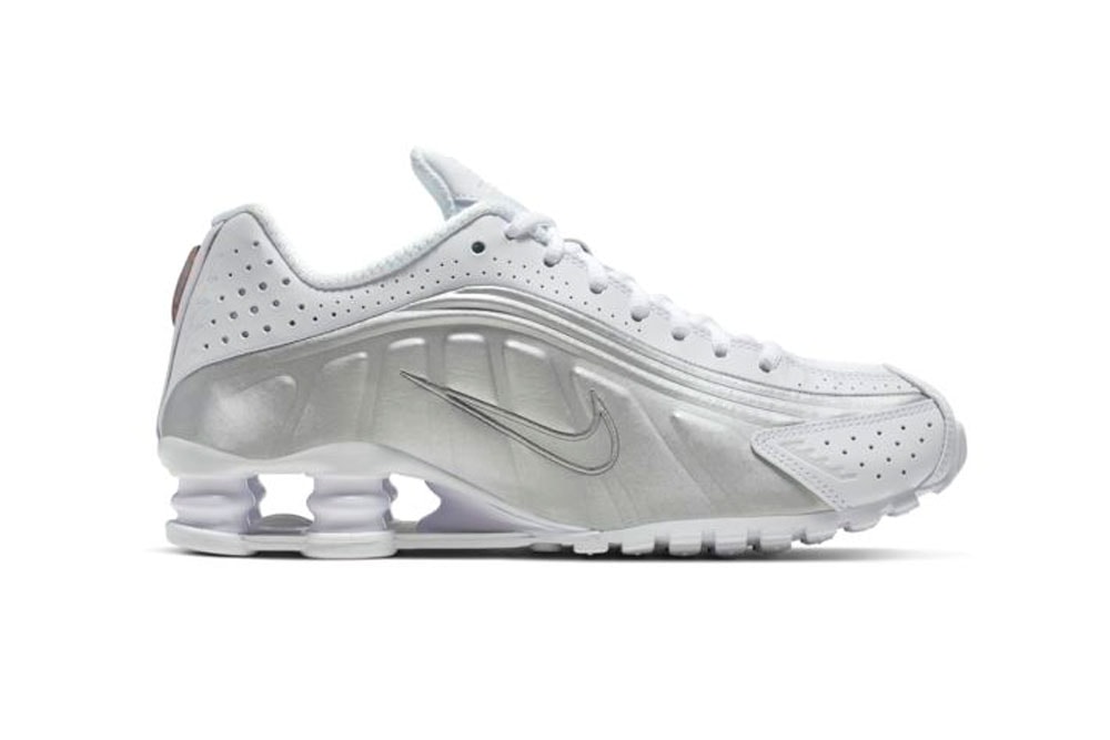 Nike Shox R4 Appears in “White and Metallic Silver” Footwear