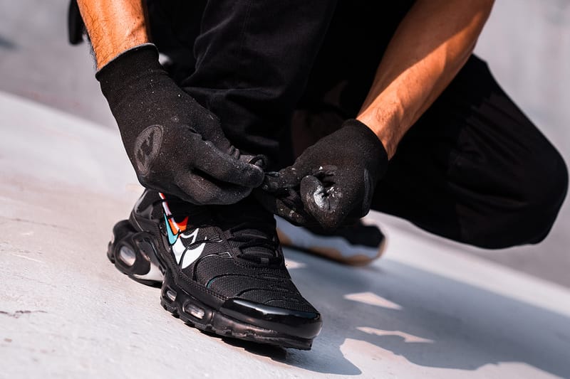 nike black shoes foot locker