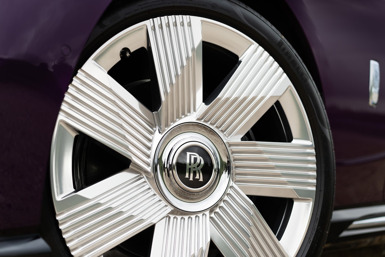 Rolls-Royce Spectre Test Drive Review Photos Purple Luxury Quiet Still Comfort Driver Passenger Solid新たなる魔法の絨毯ロールス・ロイス スペクターを都内で駆る 