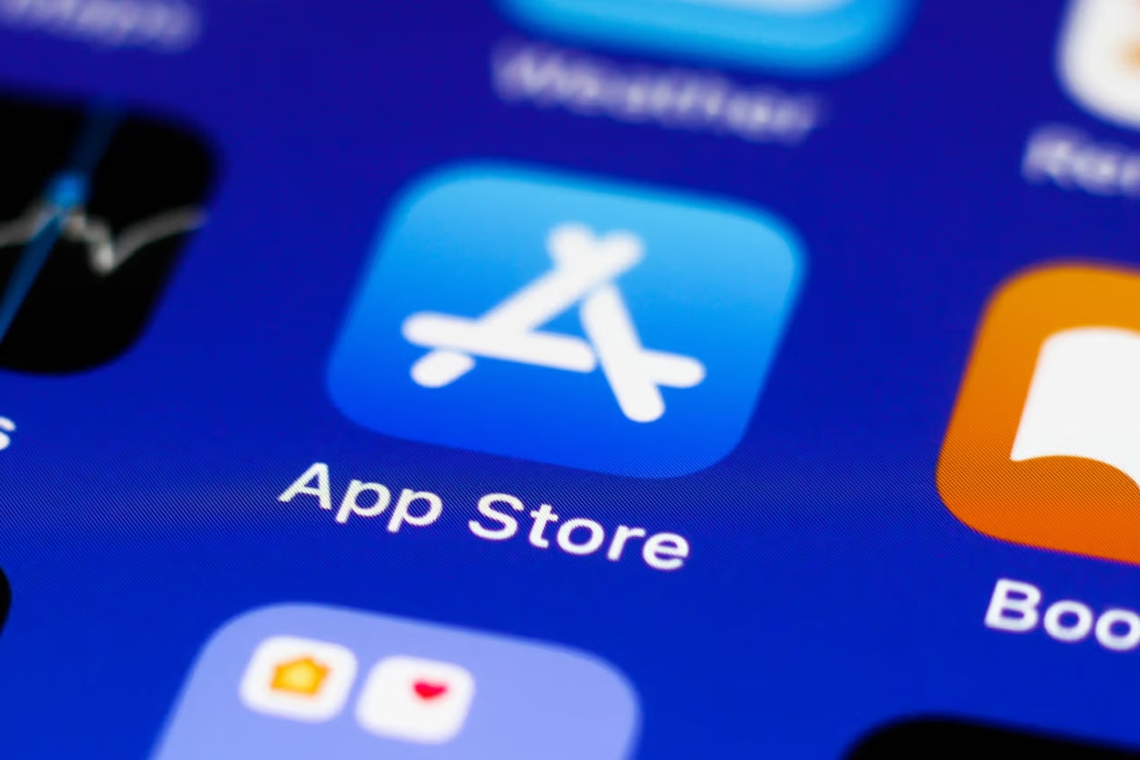 Rangkuman Teknologi Mingguan Berita Teknologi Teratas Spotify AI Playlist Nasa Lunar Rover Apple App Store Game Emulator Elon Musk X Hapus Centang Biru