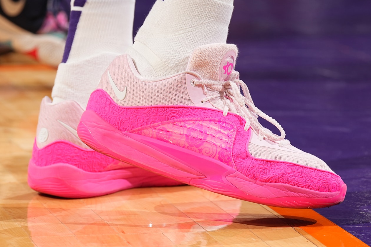 NBA WNBA Signature Shoe List 2023-24 Season Aaron Gordon - 361 AG 4 Andrew Wiggins - Peak AW2 Anthony Edwards - adidas AE1 Austin Reaves - Rigorer AR1 Breanna Stewart - PUMA Stewie 2 CJ McCollum - Li-Ning CJ3 Damian Lillard - adidas Dame 8 EXTPLY (Dame 9 soon) Devin Booker - Nike BOOK 1 Donovan Mitchell - adidas D.O.N. Issue #5 Giannis Antetokounmpo - Nike Zoom Freak 5 Gordon Hayward - ANTA GH4 (ANTA GH5 soon) Ja Morant - Nike Ja 1 (Ja 2 postponed?) James Harden - adidas Harden Vol. 8 Jayson Tatum - Jordan Tatum 2 Jimmy Butler - Li-Ning JB2 Kawhi Leonard - New Balance KAWHI IV Kevin Durant - Nike KD 16 Klay Thompson - ANTA KT9 Kyrie Irving - ANTA KAI 1 LaMelo Ball - PUMA MB.03 LeBron James - Nike LeBron 21 Luka Dončić - Jordan Luka 2 Sabrina Ionescu - Nike Sabrina 1 Scoot Henderson - PUMA Scoot Zeros Spencer Dinwiddie - 361 DVD 2 Stephen Curry - Under Armour Curry 11 Trae Young - adidas Trae Young 3 Zion Williamson - Jordan Zion 3