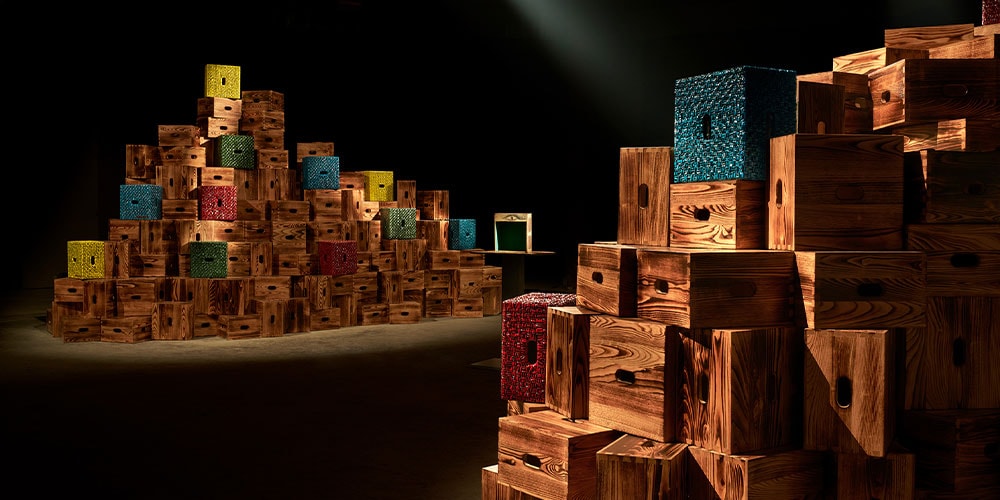 Bottega Veneta представляет масштабную инсталляцию «На скалах» на Неделе дизайна в Милане