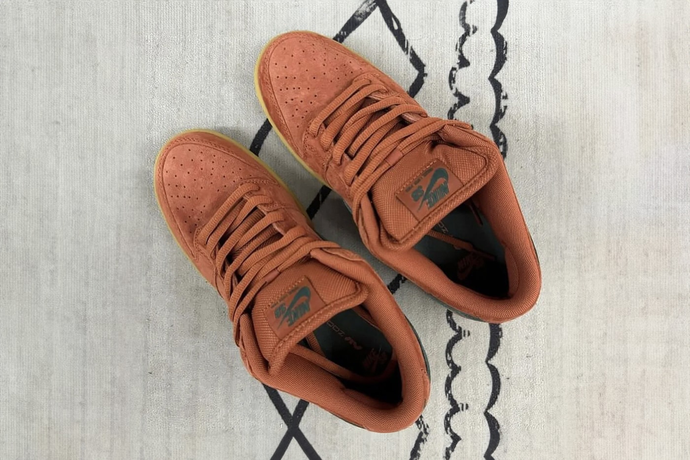 Initial Look at the Nike SB Dunk Low "Burnt Sunrise" HF3704-800 release info suede fall autumn colors fierty tones rich palette 