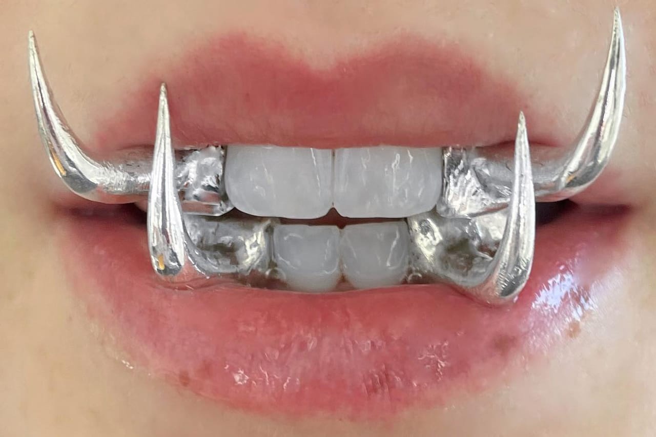 Обзор продавцов Hypebeast Flea в Нью-Йорке: подвеска в виде зуба