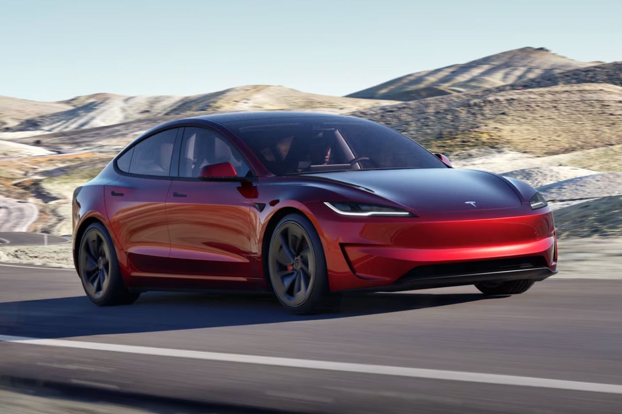 Информация о выпуске производительности Tesla Model 3