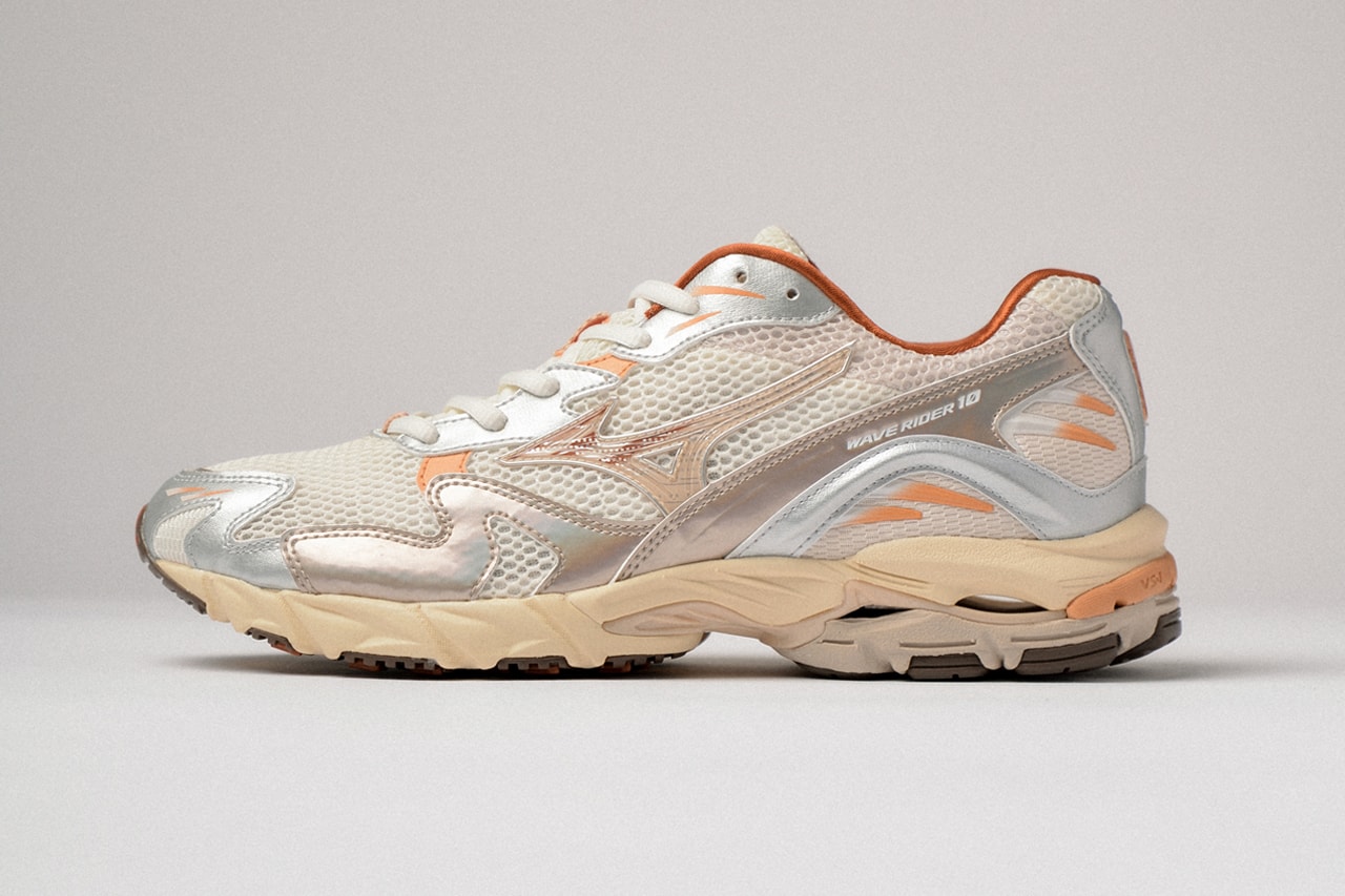 Mizuno Releases Stylish Wave Rider 10 OG in "Shifting Sand and Snow"