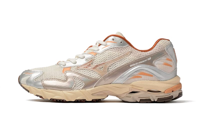 Mizuno Releases Stylish Wave Rider 10 OG in "Shifting Sand and Snow"