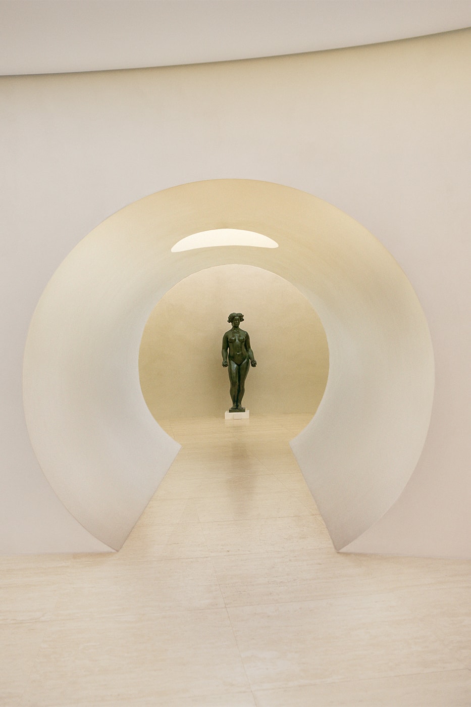 Жакмюс представляет свой новый и живописный офис OMA архитектура дизайн интерьера скульптура Аристид Майоль