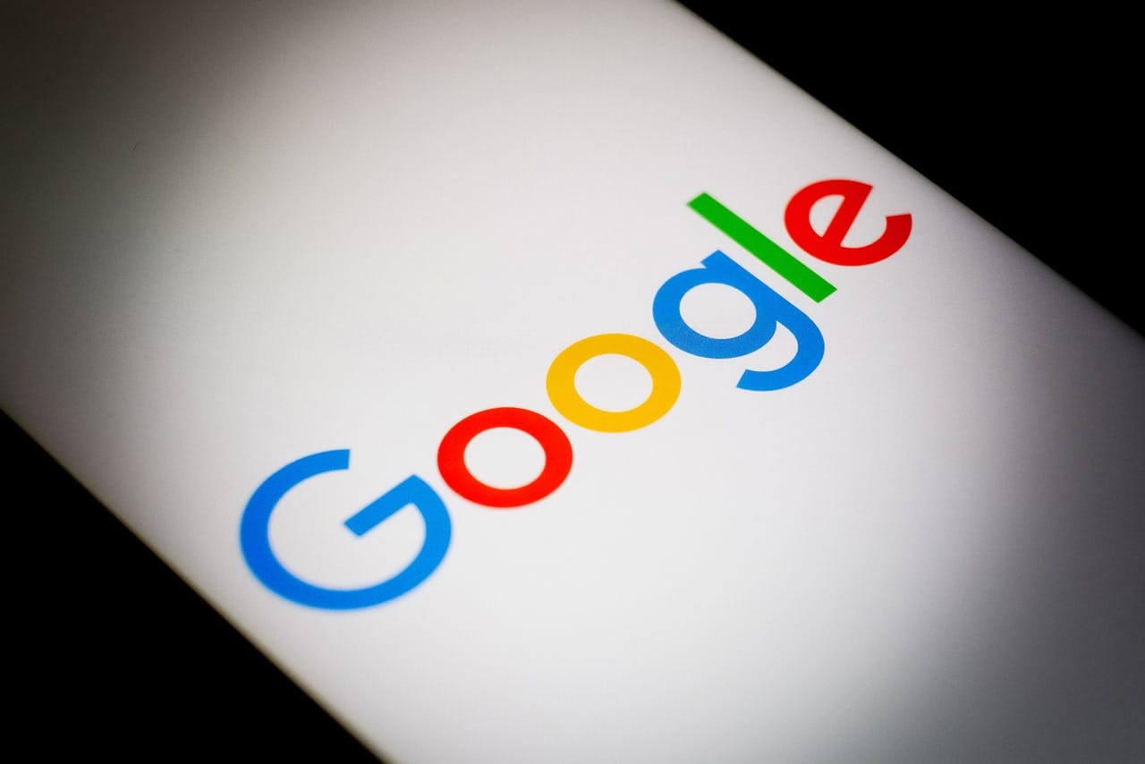 Google запретит рекламу, продвигающую веб-сайты и приложения Deepfake Porn