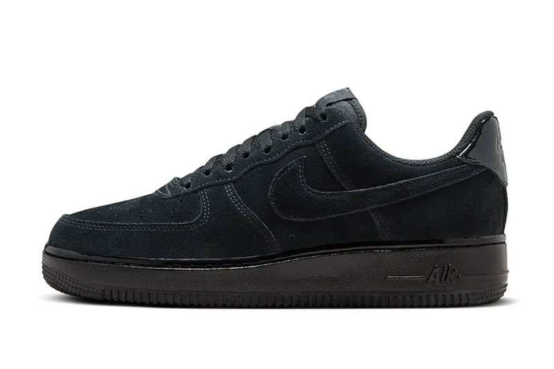 Nike улучшает «Triple Black» Air Force 1 Low с помощью «Black Suede»