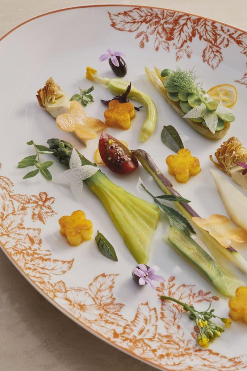 Saint-Tropez louis vuitton seasonal restaurant annual opening menu update france coast white 1921 hotel Arnaud Donckele Maxime Frédéric