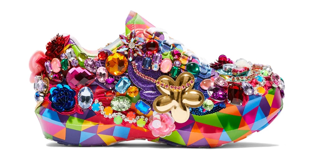 Эта разноцветная украшенная платформа COMME des GARÇONS x Salomon SR811 выглядит совершенно хаотичной.