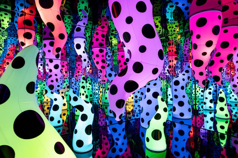 wndr museum atrium yayoi kusama chicago contemporary art exhibition installation