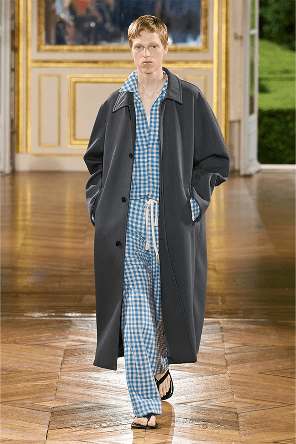 AURALEE Spring Summer 2024 Paris Fashion Week menswear runway new balance collaboration 