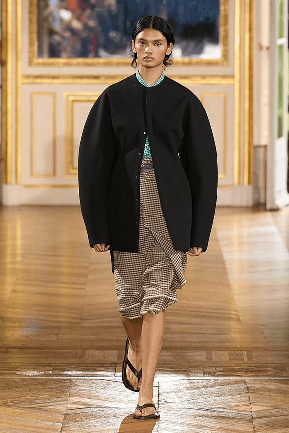 AURALEE Spring Summer 2024 Paris Fashion Week menswear runway new balance collaboration 