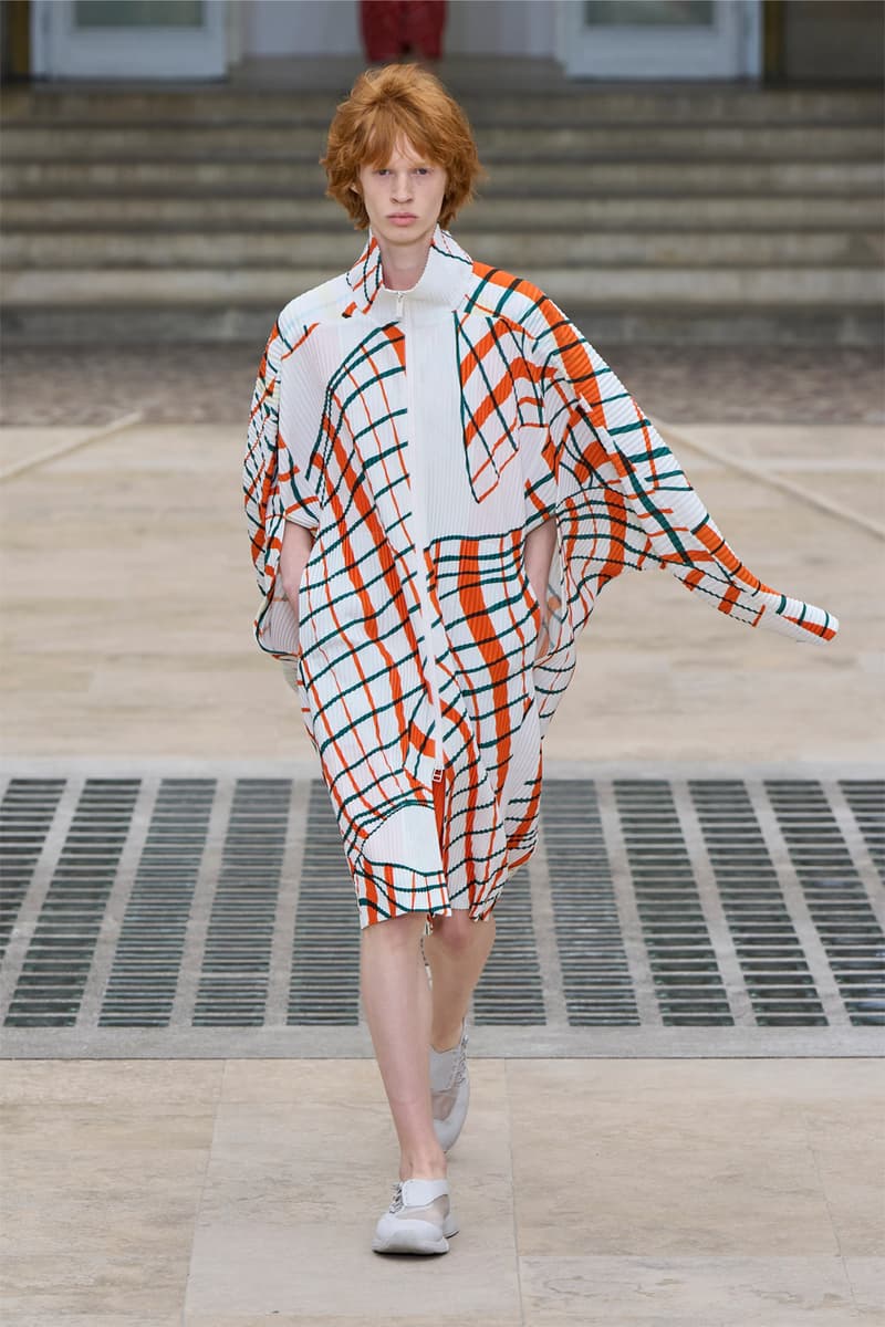 HOMME PLISSÉ ISSEY MIYAKE Embodies the Movement of Wind for SS25 Paris Fashion Week Collection Info