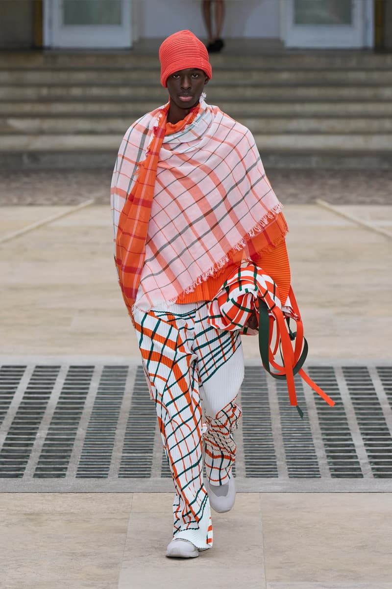 HOMME PLISSÉ ISSEY MIYAKE Embodies the Movement of Wind for SS25 Paris Fashion Week Collection Info