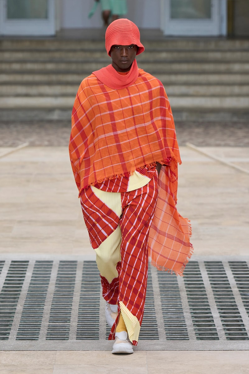 HOMME PLISSÉ ISSEY MIYAKE Embodies the Movement of Wind for SS25 Paris Fashion Week Collection Info