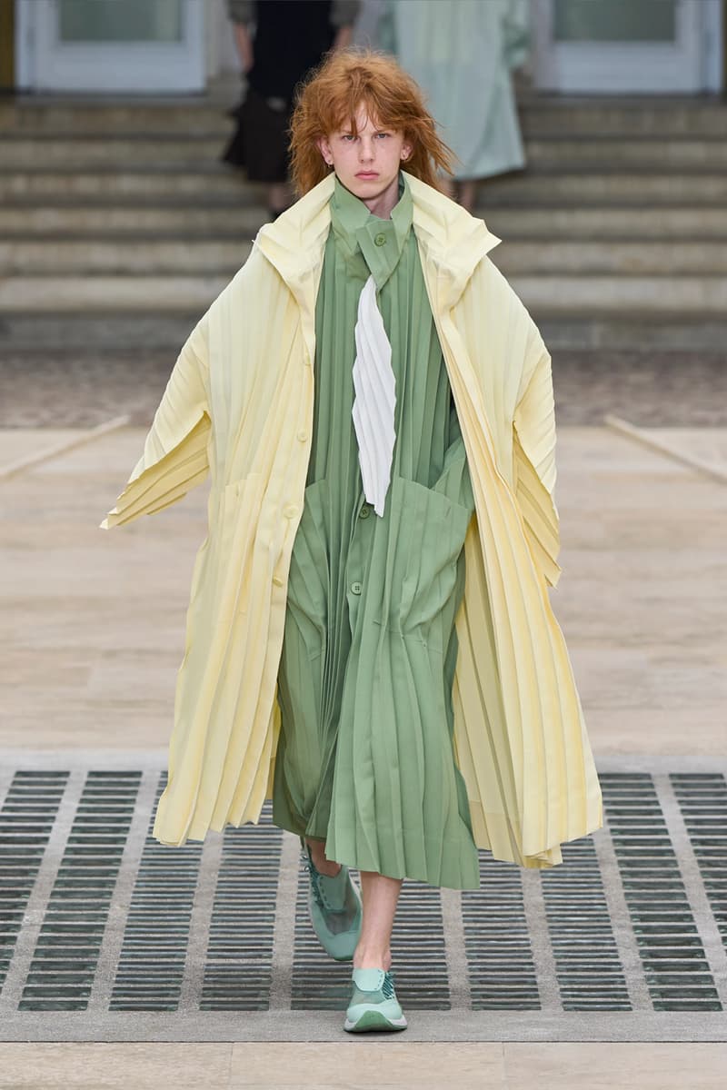 HOMME PLISSÉ ISSEY MIYAKE Embodies the Movement of Wind for SS25 Paris Fashion Week Collection Info