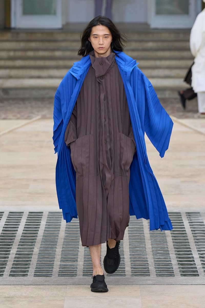 HOMME PLISSÉ ISSEY MIYAKE Embodies the Movement of Wind for SS25 Paris Fashion Week Collection Info