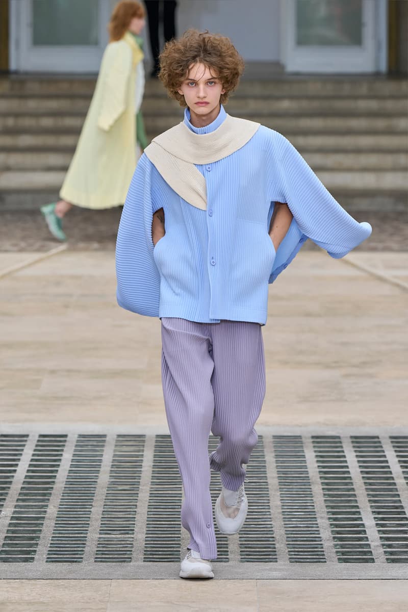 HOMME PLISSÉ ISSEY MIYAKE Embodies the Movement of Wind for SS25 Paris Fashion Week Collection Info