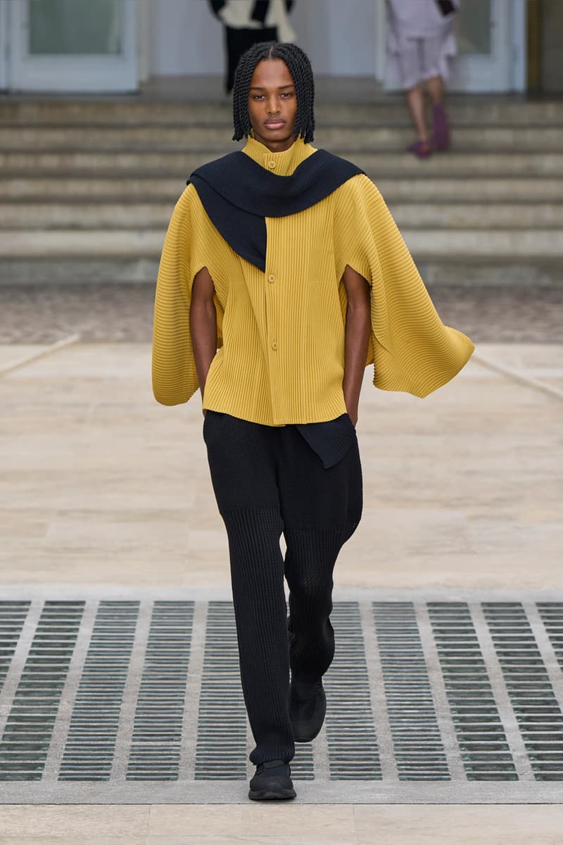 HOMME PLISSÉ ISSEY MIYAKE Embodies the Movement of Wind for SS25 Paris Fashion Week Collection Info