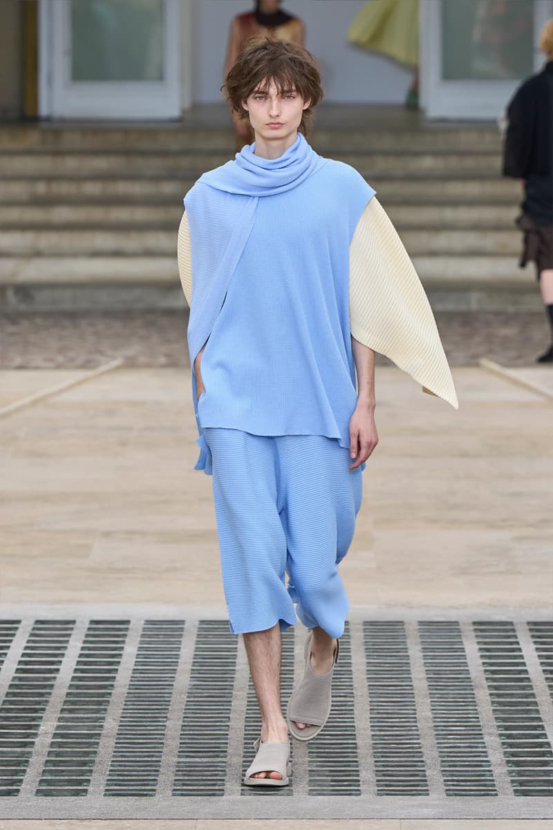 HOMME PLISSÉ ISSEY MIYAKE Embodies the Movement of Wind for SS25 Paris Fashion Week Collection Info