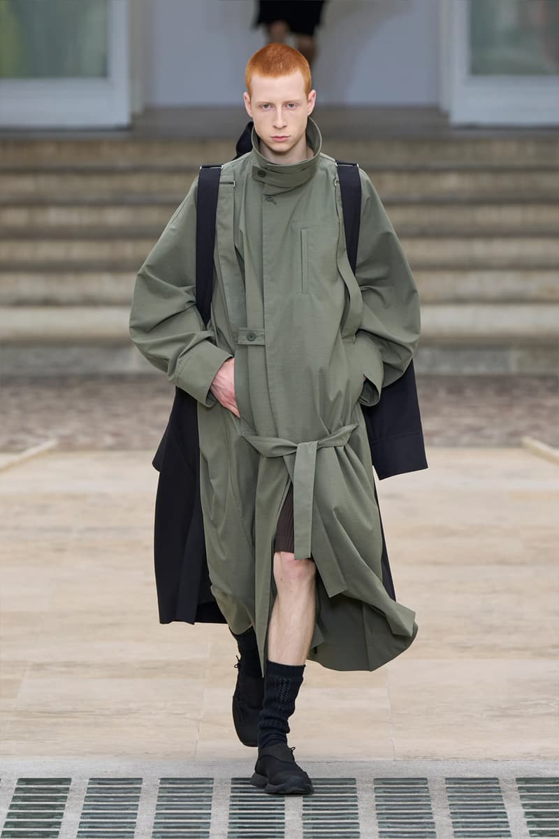 HOMME PLISSÉ ISSEY MIYAKE Embodies the Movement of Wind for SS25 Paris Fashion Week Collection Info