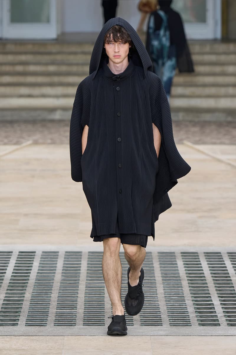 HOMME PLISSÉ ISSEY MIYAKE Embodies the Movement of Wind for SS25 Paris Fashion Week Collection Info