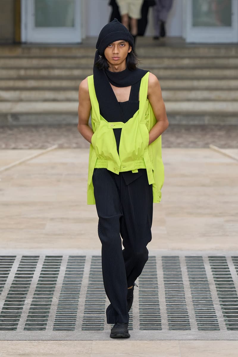 HOMME PLISSÉ ISSEY MIYAKE Embodies the Movement of Wind for SS25 Paris Fashion Week Collection Info