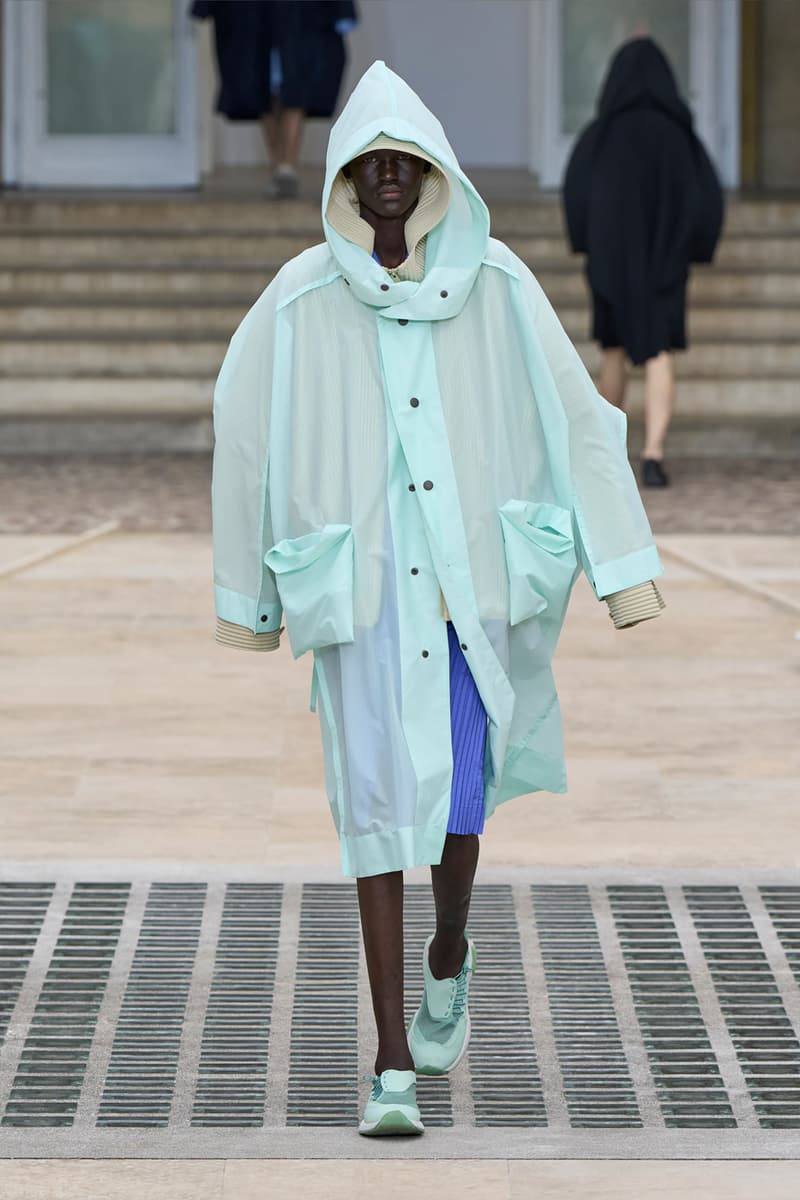 HOMME PLISSÉ ISSEY MIYAKE Embodies the Movement of Wind for SS25 Paris Fashion Week Collection Info