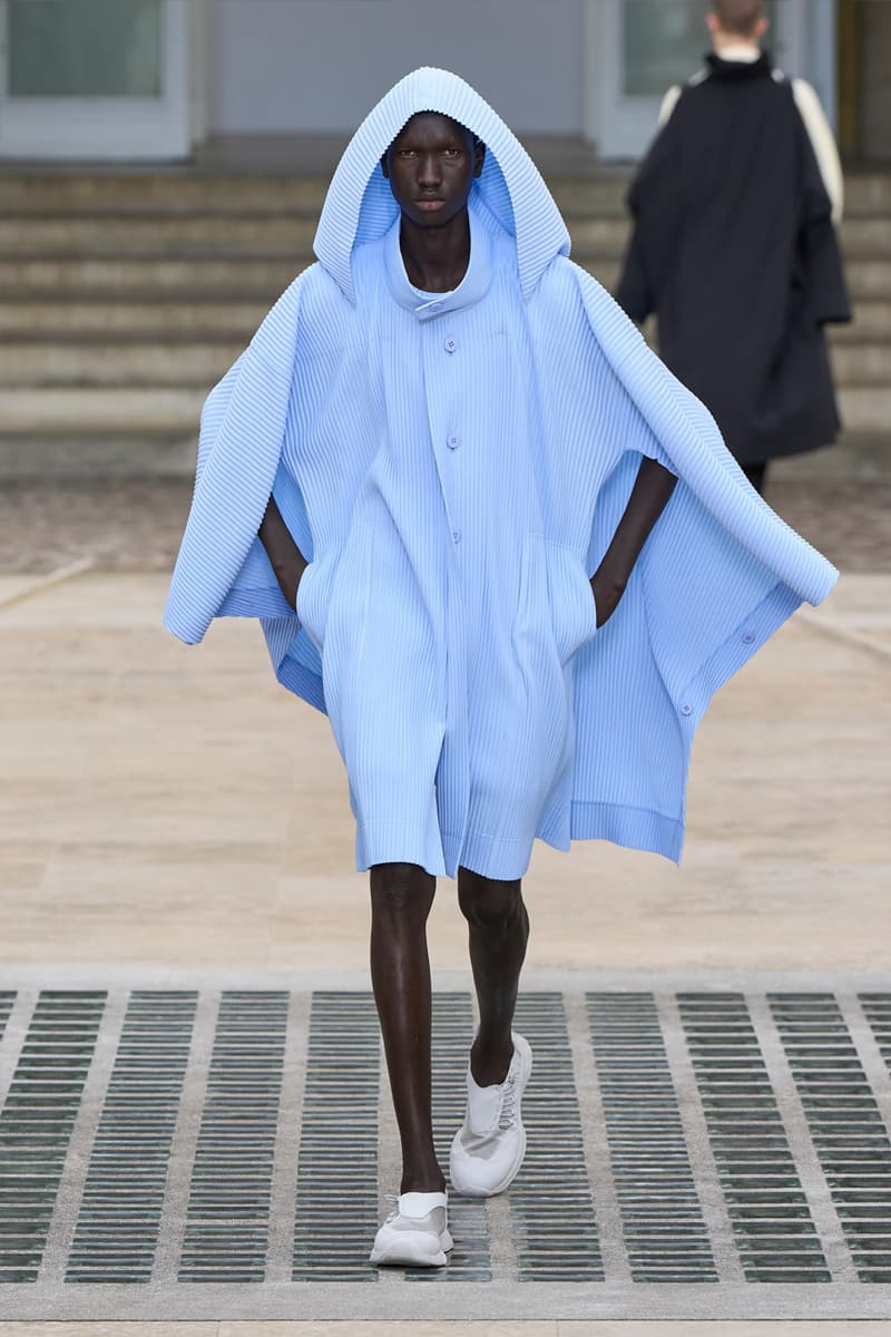 HOMME PLISSÉ ISSEY MIYAKE Embodies the Movement of Wind for SS25 Paris Fashion Week Collection Info