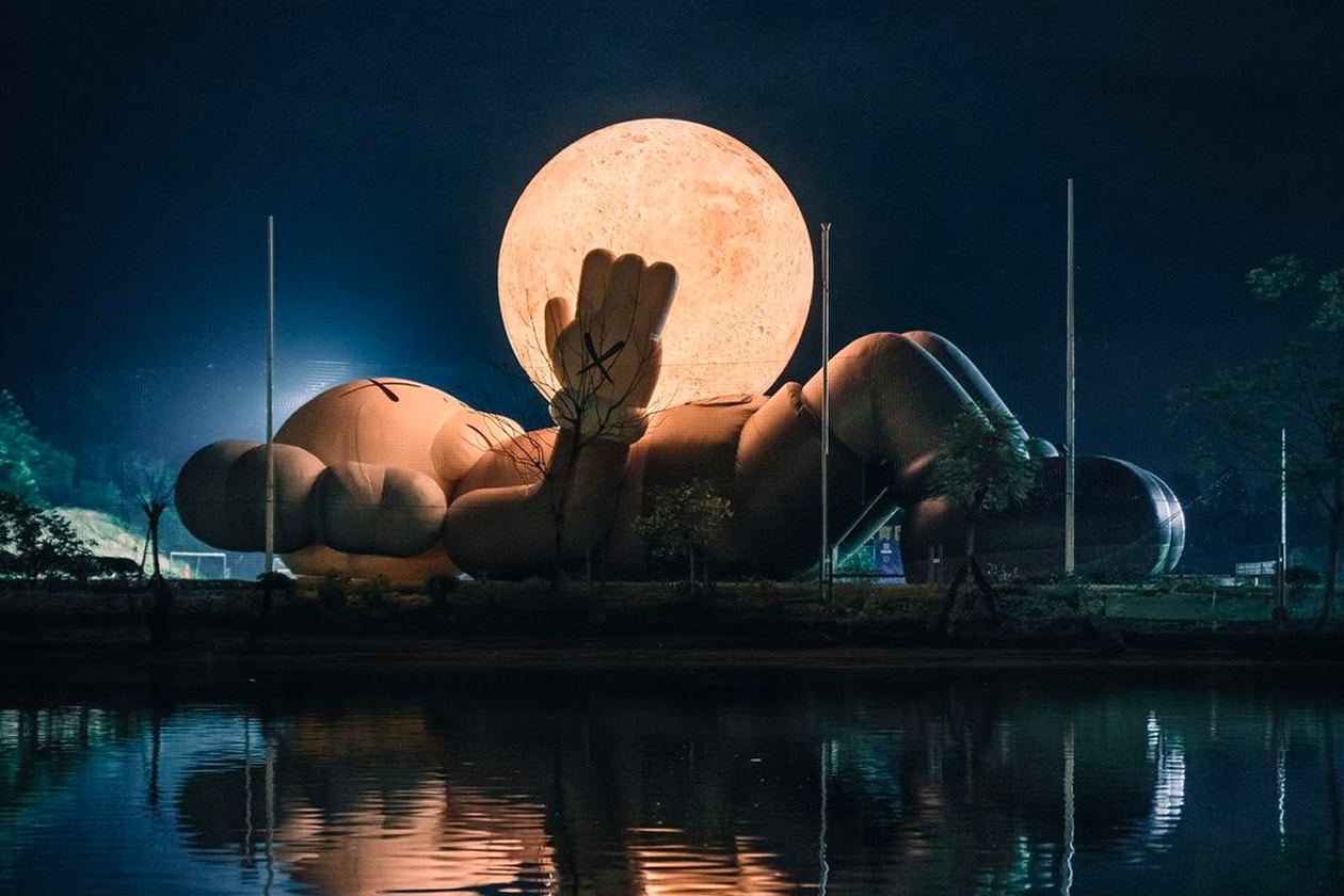 KAWS:HOLIDAY 11th Stop Art Тизер Все права защищены