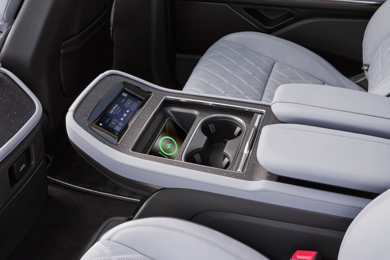 The 2025 Lincoln Navigator Wants to Be Your Driving Sanctuary