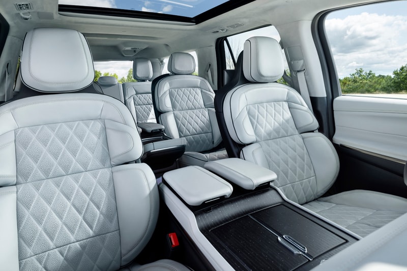 The 2025 Lincoln Navigator Wants to Be Your Driving Sanctuary