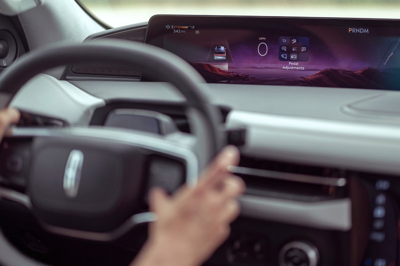 The 2025 Lincoln Navigator Wants to Be Your Driving Sanctuary