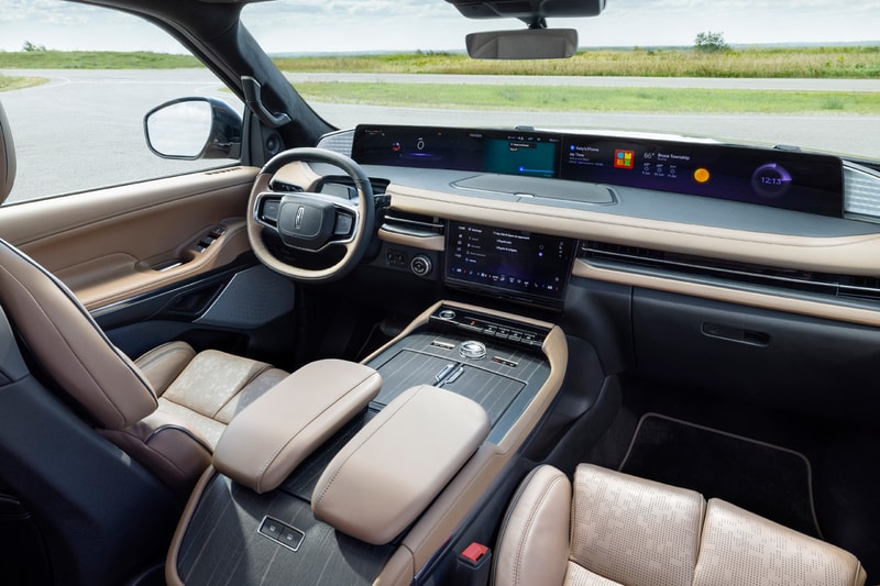 The 2025 Lincoln Navigator Wants to Be Your Driving Sanctuary