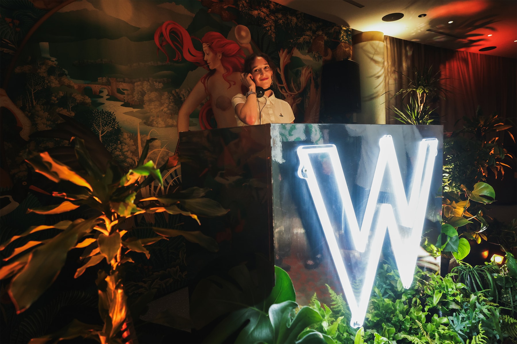 w hotels w presents edinburgh lunch concept store elkka dj producer city guide tamara turnbull bethany grace buff. salon wellbeing Good Vibes record music store ætla local scotland scottish jewelry SUSHISAMBA hotel concept restaurant party event city guide