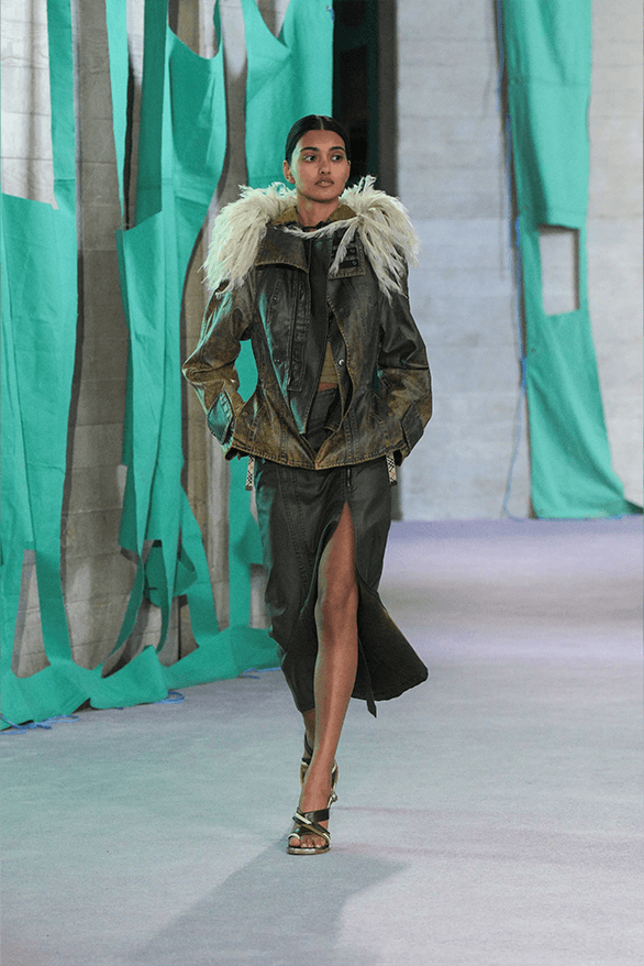 Burberry Spring Summer 2025 London Fashion Week menswear womenswear runway daniel lee