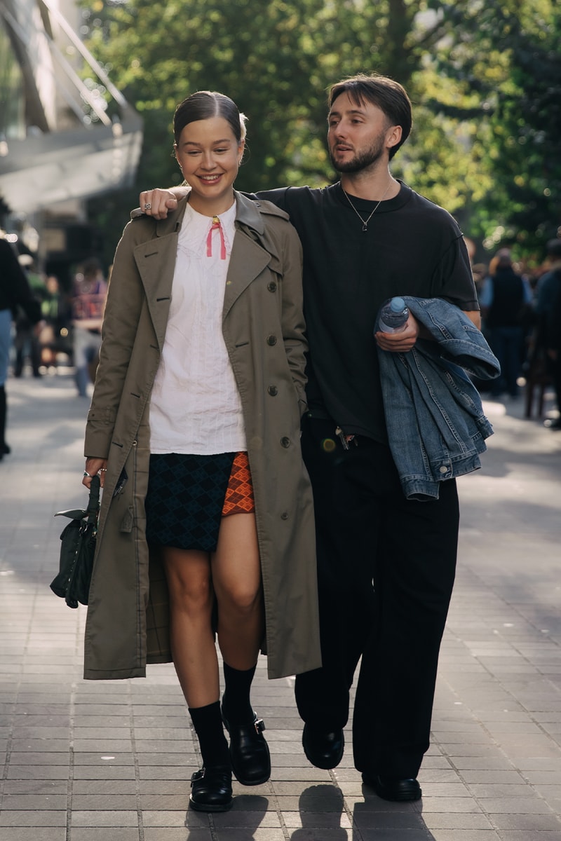 London Fashion Week Street Style SS25 mains simone rocha crocs burberry jw anderson