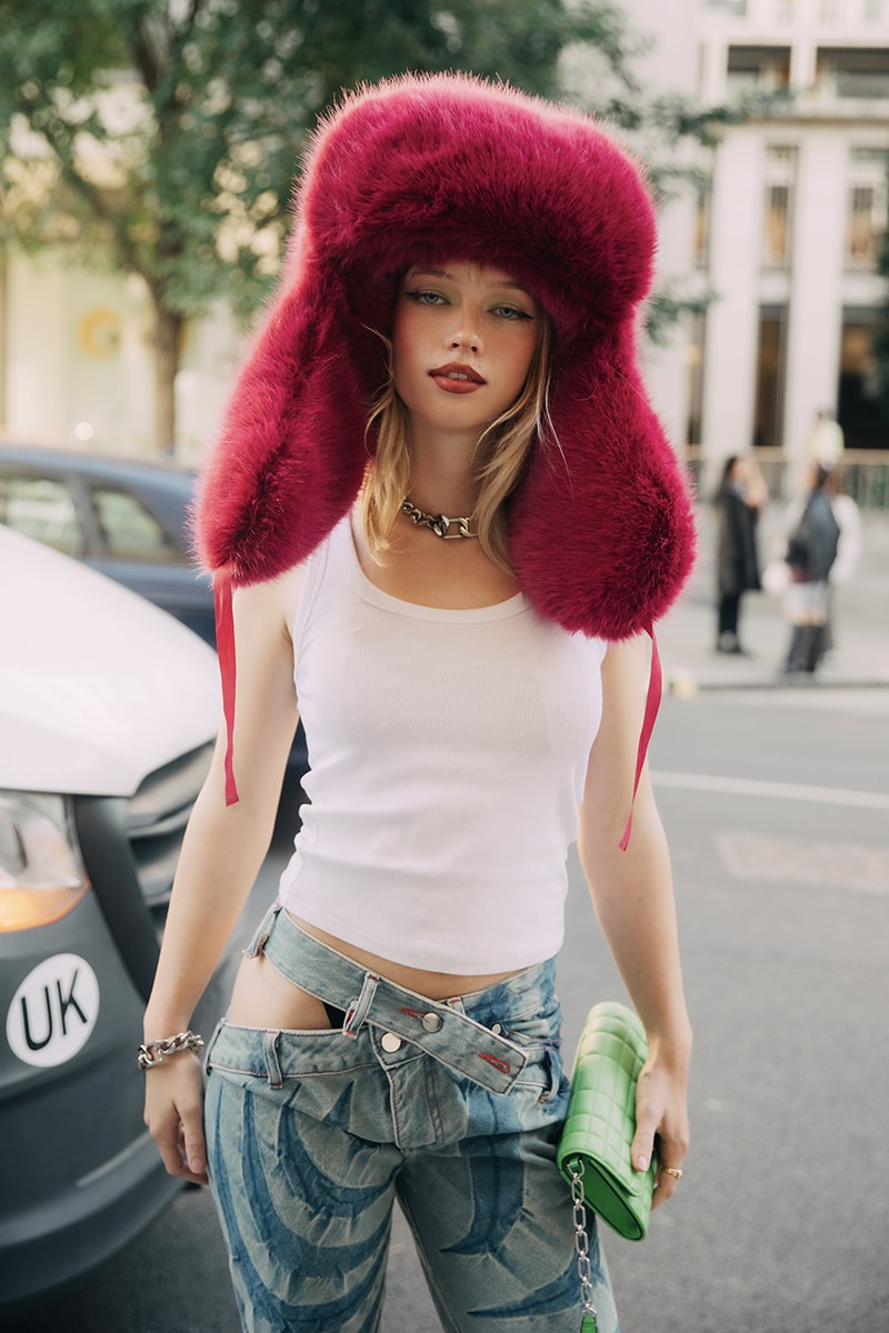 London Fashion Week Street Style SS25 mains simone rocha crocs burberry jw anderson