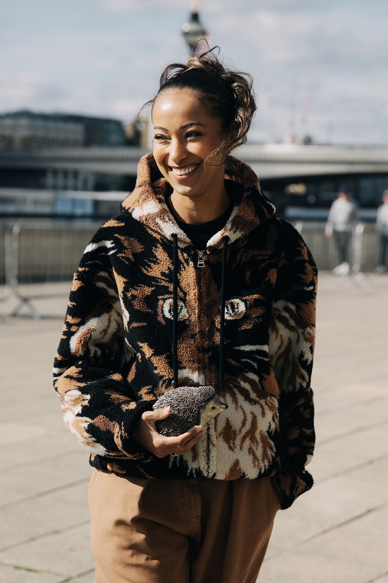 London Fashion Week Street Style SS25 mains simone rocha crocs burberry jw anderson