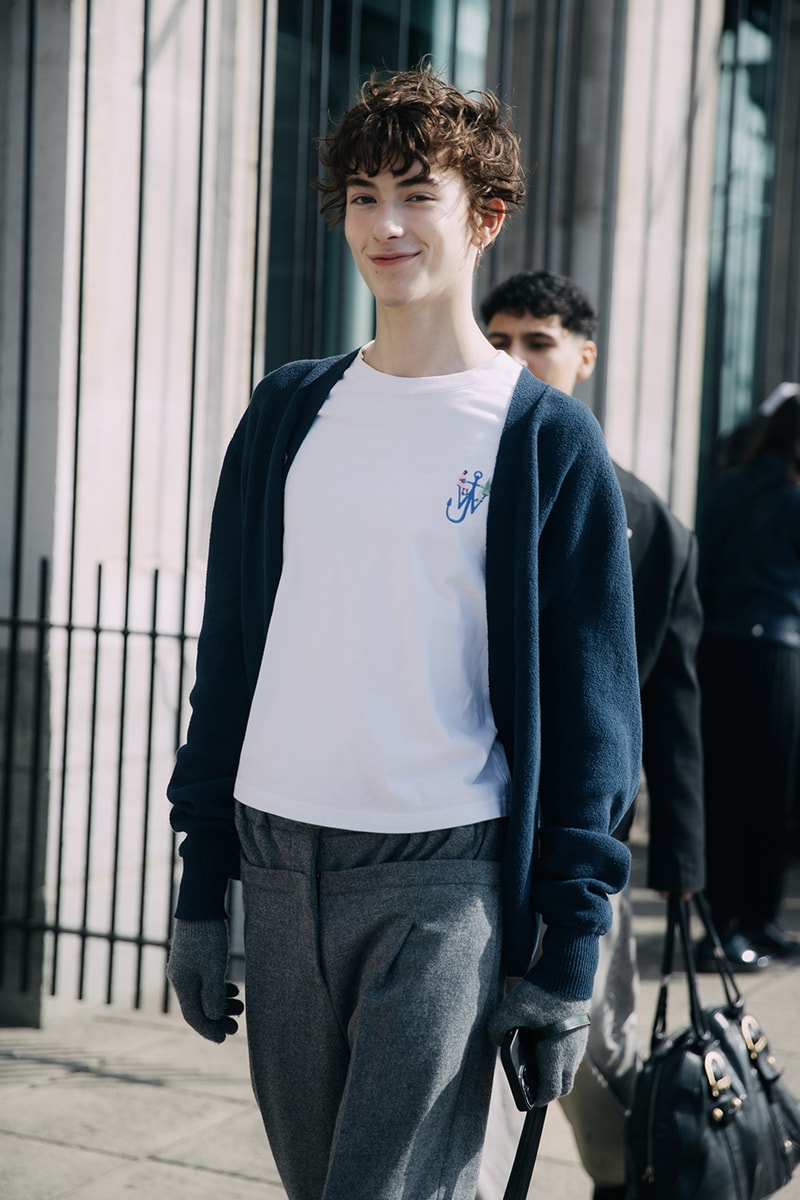 London Fashion Week Street Style SS25 mains simone rocha crocs burberry jw anderson